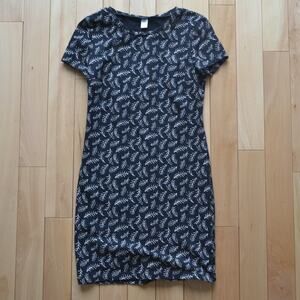 Old Navy Dress Black White Feather Pattern Size Small (Women's) Short Sleeve